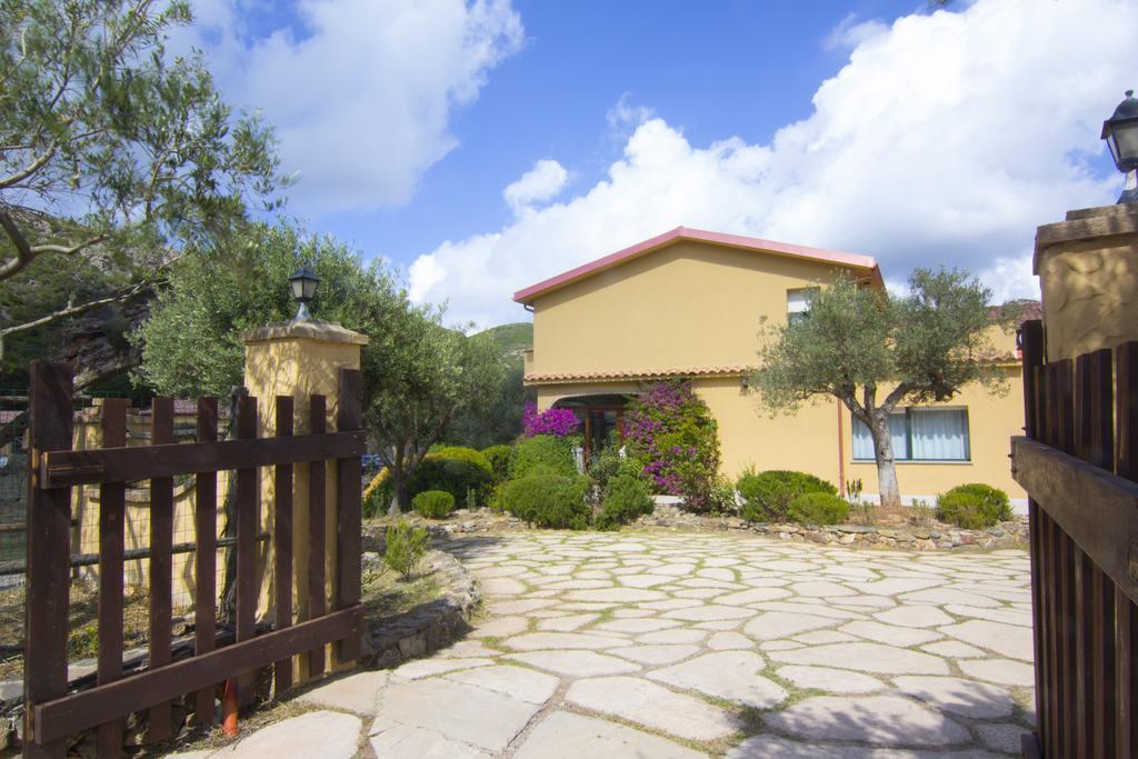 Agriturismo Sa Rocca Iglesias Bagian luar foto
